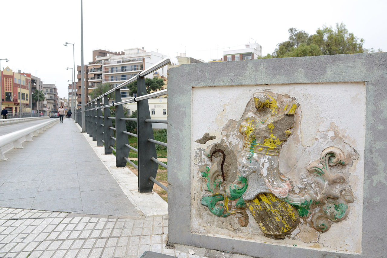 Finalizada La Restauración De Los Escudos Del Pont Viejo De Paiporta